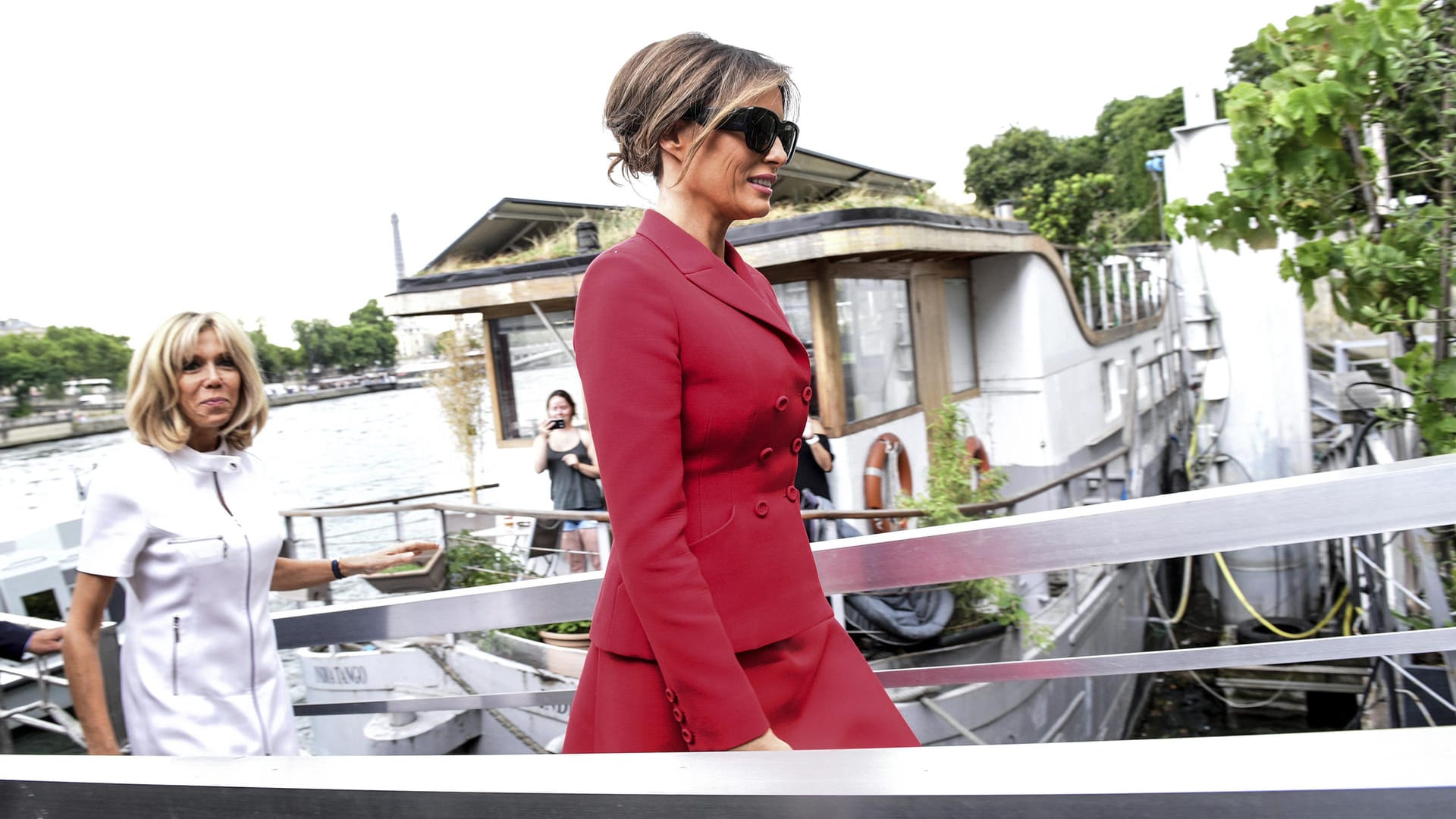 Die First Lady der USA, Melania Trump und Brigitte Macron ganossen das gute Wetter bei einer Bootsfahrt auf der Seine.