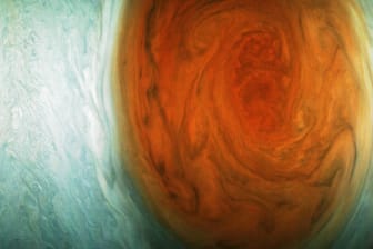 Eine auf Grundlage der gesendeten Bilder und Daten der Raumsonde "Juno" erstellte Darstellung des "Großen, Roten Flecks" auf dem Jupiter.