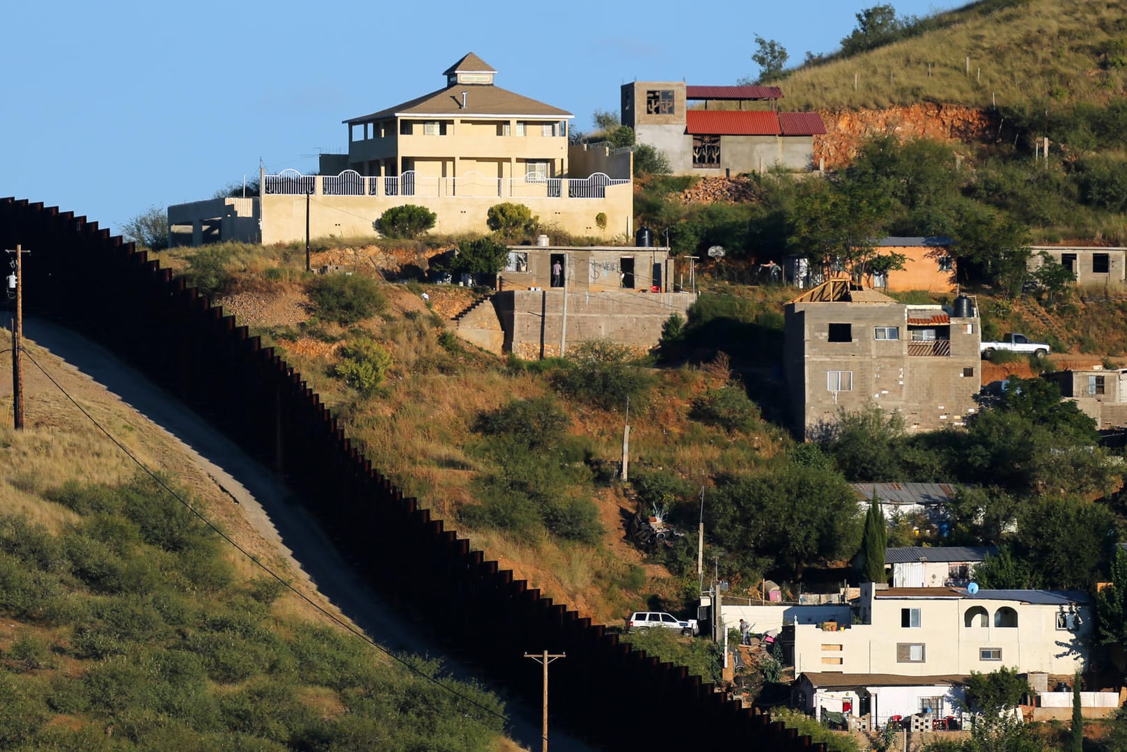 Donald Trump will den Grenzzaun zwischen den USA und Mexiko durch eine Mauer ersetzen.