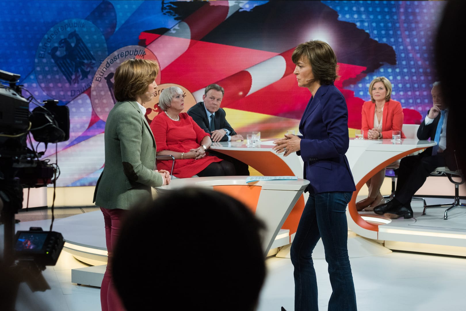 AfD-Vizechefin Beatrix von Storch (l.) spricht im ZDF mit Moderatorin Maybrit Illner.