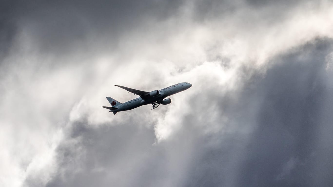 Eine Maschine der Air Canada wäre in San Francisco beinahe mit wartenden Flugzeugen zusammengestoßen.