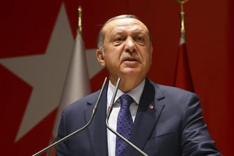 Die türkische Regierung hat deutschen Politikern einen geplanten Besuch auf einem Nato-Stützpunkt verboten.