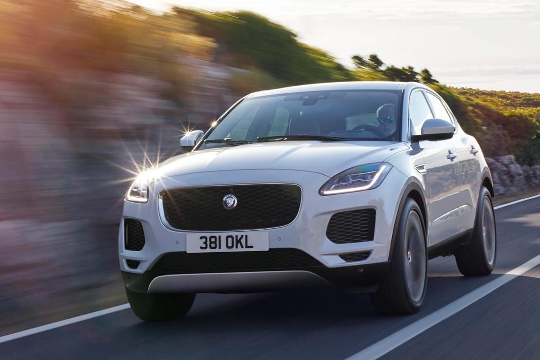 Jaguar bietet den E-Pace ab 2018 ausschließlich mit Verbrennungsmotoren an – insgesamt acht Versionen mit jeweils vier Zylindern.