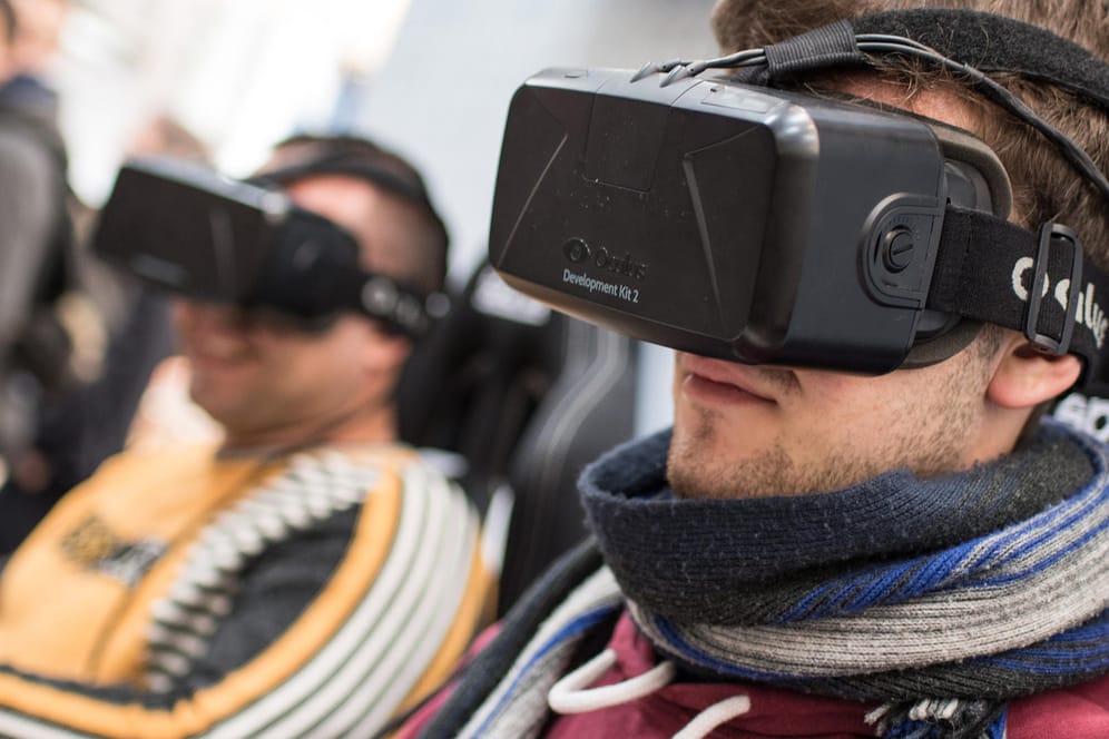 VR-Brillen lassen den Nutzer in künstliche Welten eintauchen. Facebook will ein Modell ohne Kabel vorstellen.