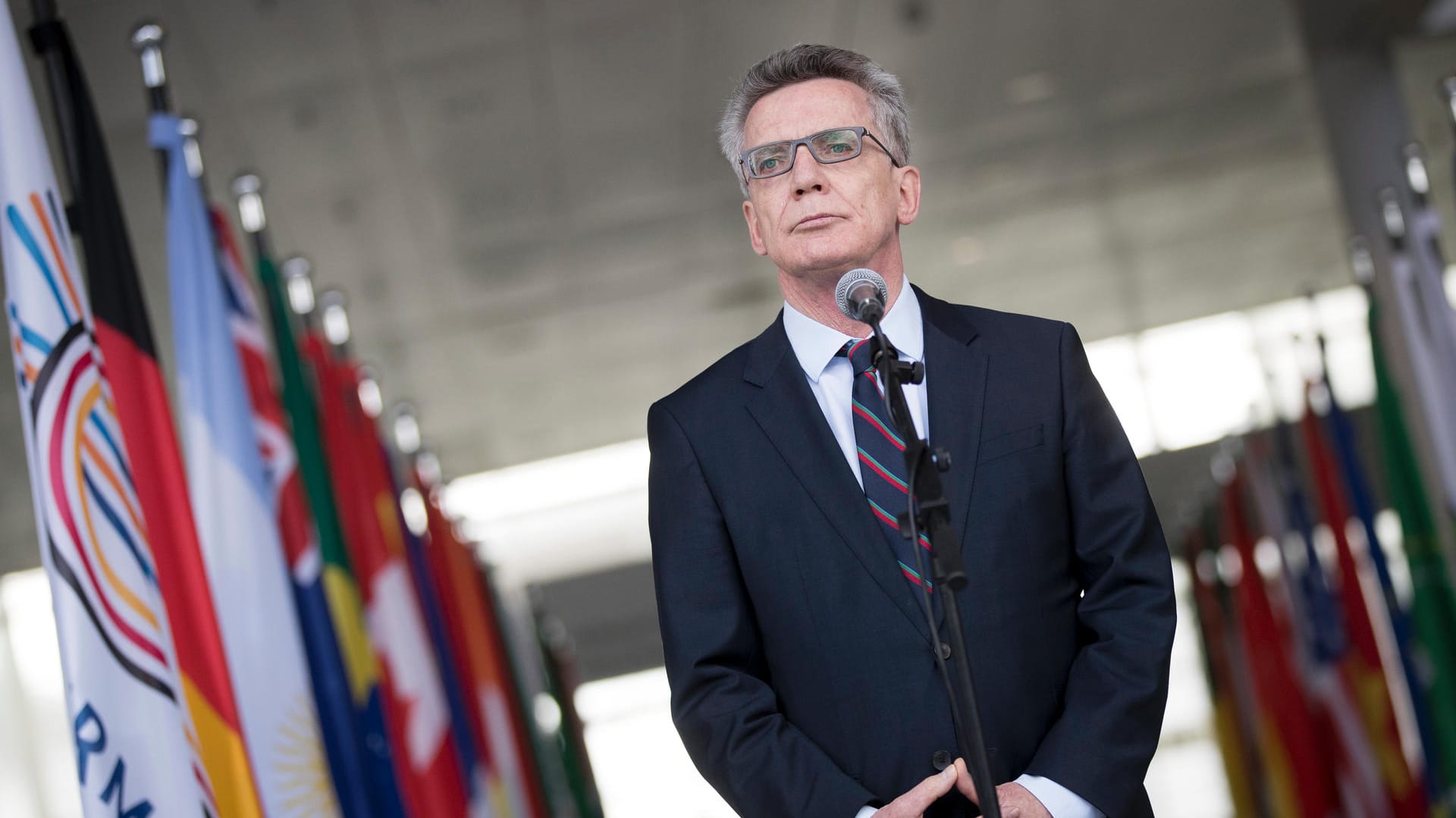 Nach G20 Gipfel: Thomas de Maiziére will Fußfesseln für Krawallmacher Nach G20 Gipfel: Thomas de Maiziére will Fußfesseln für Krawallmacher