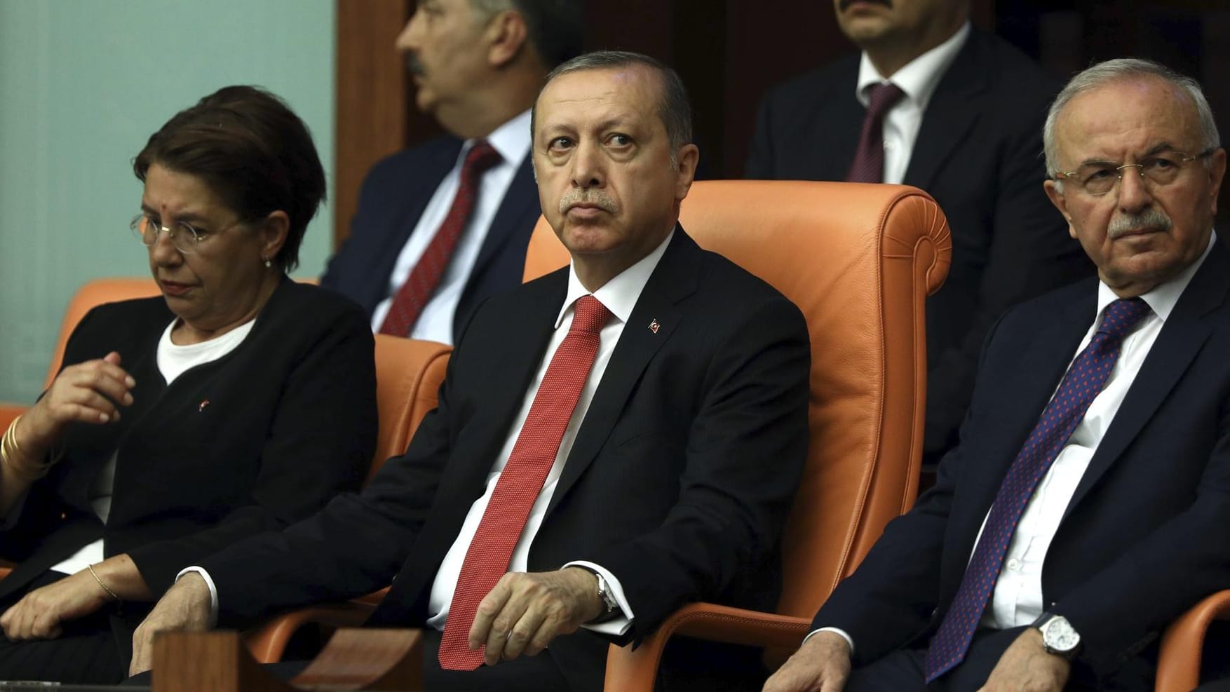 Der türkische Staatspräsident Recep Tayyip Erdogan nimmt in Ankara an einer Sondersitzung des türkischen Parlaments anlässlich des gescheiterten Putschversuchs vor einem Jahr. Der türkische Staatspräsident Recep Tayyip Erdogan nimmt in Ankara an einer Sondersitzung des türkischen Parlaments anlässlich des gescheiterten Putschversuchs vor einem Jahr.