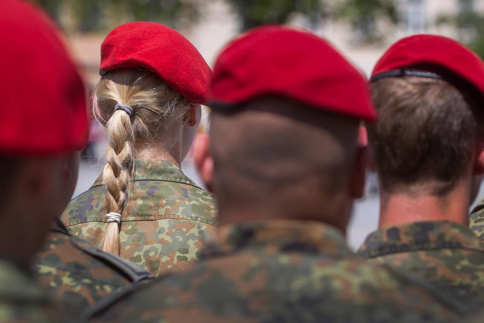 Nach mehreren öffentlich gewordenen Bundeswehr-Skandalen steigt in der Truppe die Zahl interner Beschwerden über mögliches Fehlverhalten.