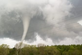 Ein Tornado (Symbolbild). Mehrere solcher Wettererscheinungen gab es am Freitag (Ortszeit) in Texas und Oklahoma.