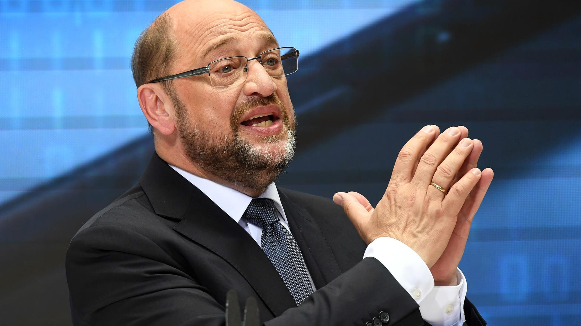 SPD-Kanzlerkandidat Martin Schulz präsentiert in Berlin seinen Zukunftsplan "Das moderne Deutschland - Zukunft, Gerechtigkeit, Europa". SPD-Kanzlerkandidat Martin Schulz präsentiert in Berlin seinen Zukunftsplan "Das moderne Deutschland - Zukunft, Gerechtigkeit, Europa".