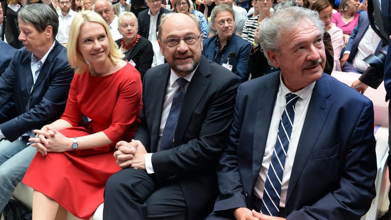 Umweltministerin Barbara Hendricks (l-r), Mecklenburg-Vorpommerns Ministerpräsidentin Manuela Schwesig, SPD-Kanzlerkandidat Martin Schulz und der luxemburgischer Außenminister Jean Asselborn.