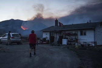 In Kanada mussten erneut mehrere tausende Menschen ihre Häuser wegen der anhaltenden Waldbrände verlassen.