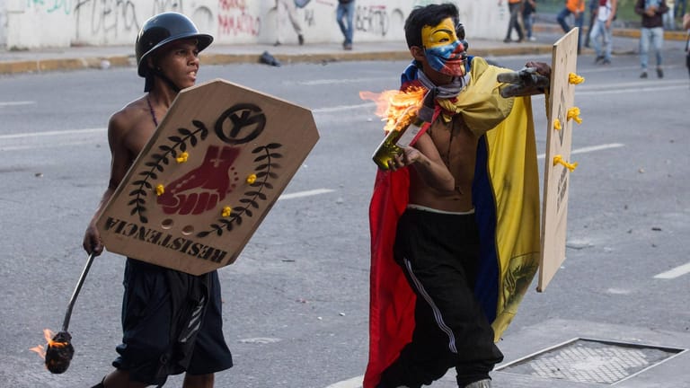 Seit April befindet sich Venezuela in einer Gewaltspirale die täglich weiter eskaliert.
