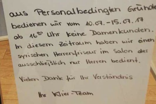 Dieser Aushang eines Friseurs in Zwickau sorgte für rassistische Hetze auf Facebook.