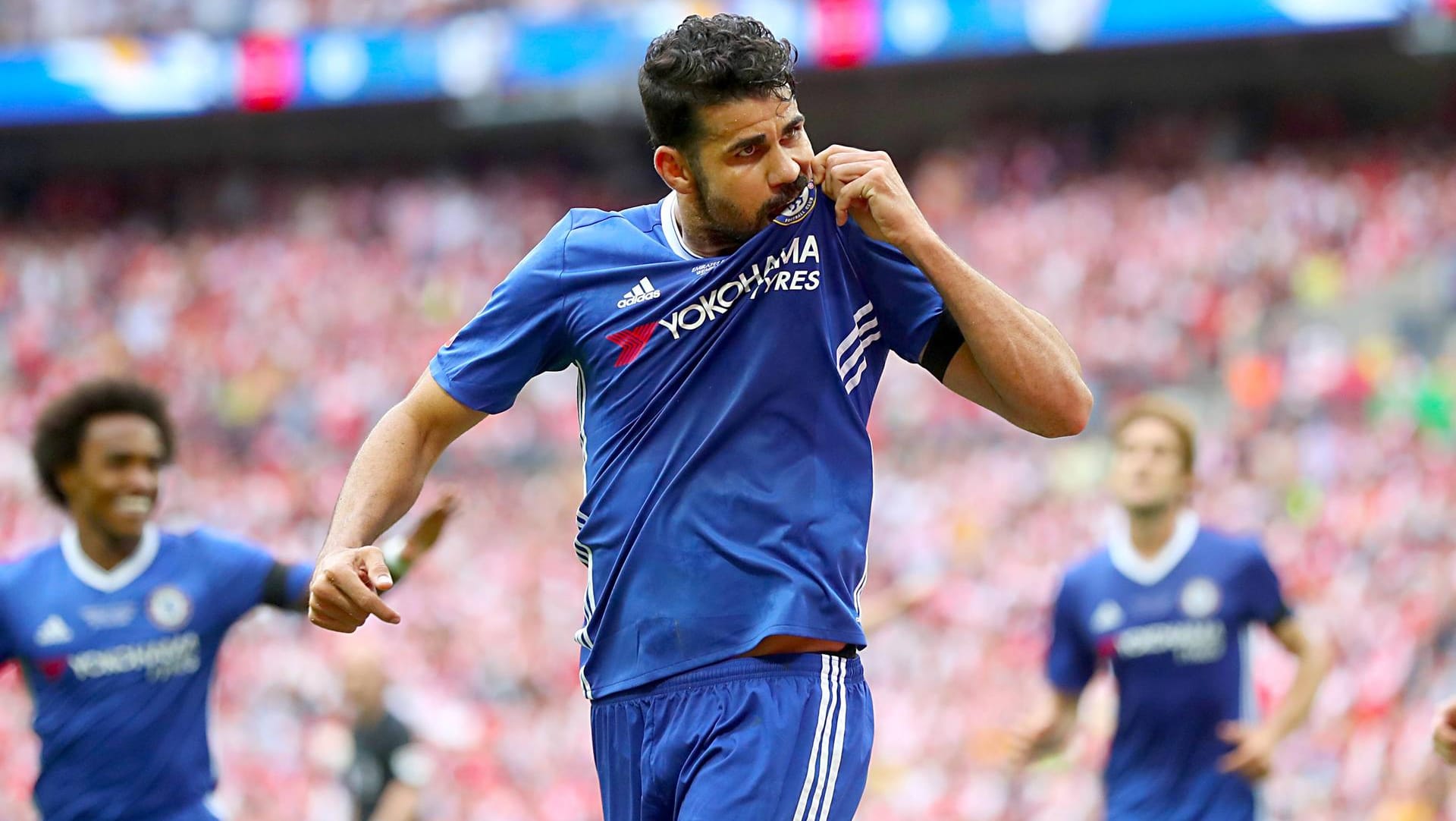 Noch im Mai küsste Diego Costa das Chelsea-Wappen. Jetzt wechselt er wohl zu Atletico.