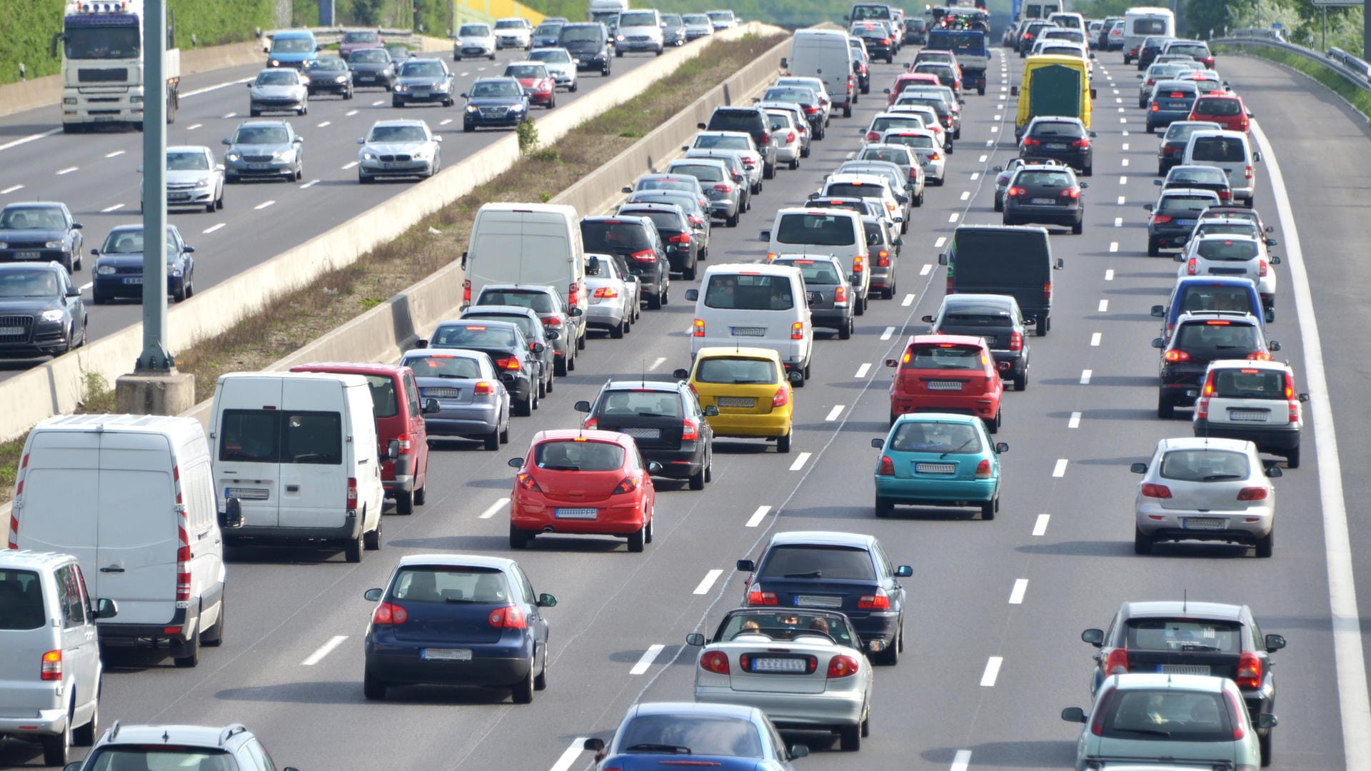 Es wäre sinnvoll, nach Möglichkeit antizyklisch zu fahren. Zudem sollte man einen Tag unter der Woche wählen.