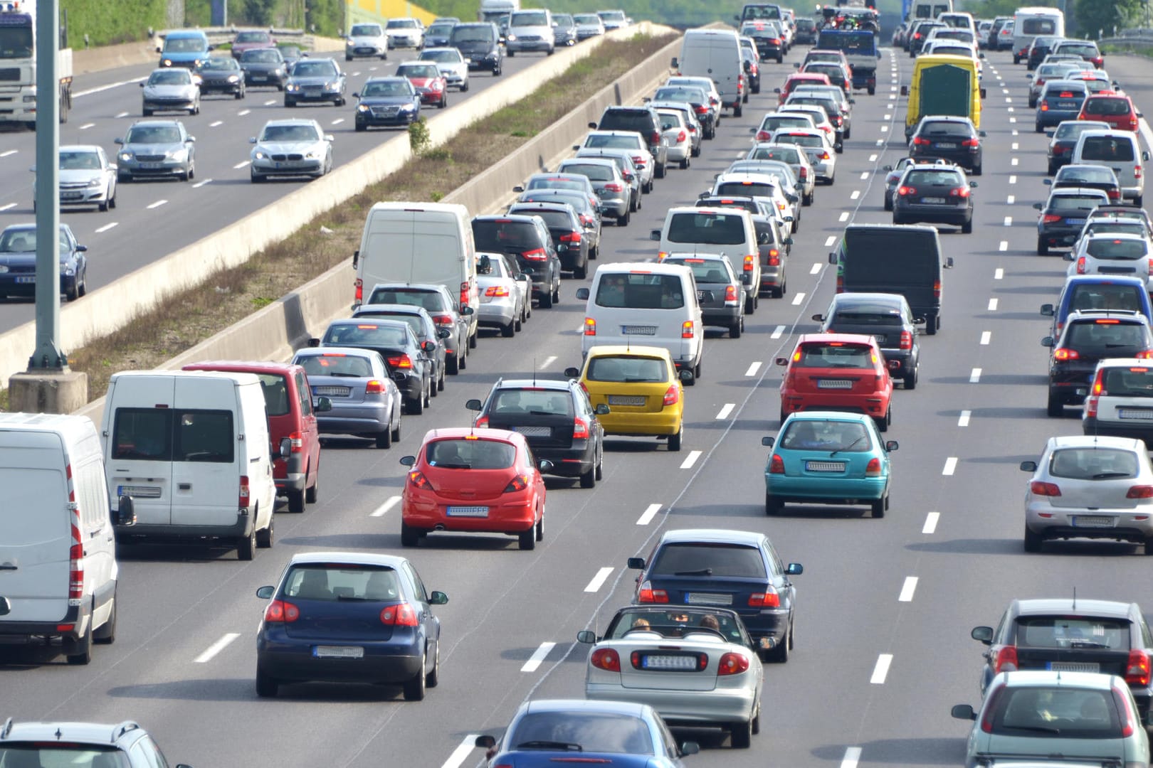 Es wäre sinnvoll, nach Möglichkeit antizyklisch zu fahren. Zudem sollte man einen Tag unter der Woche wählen.