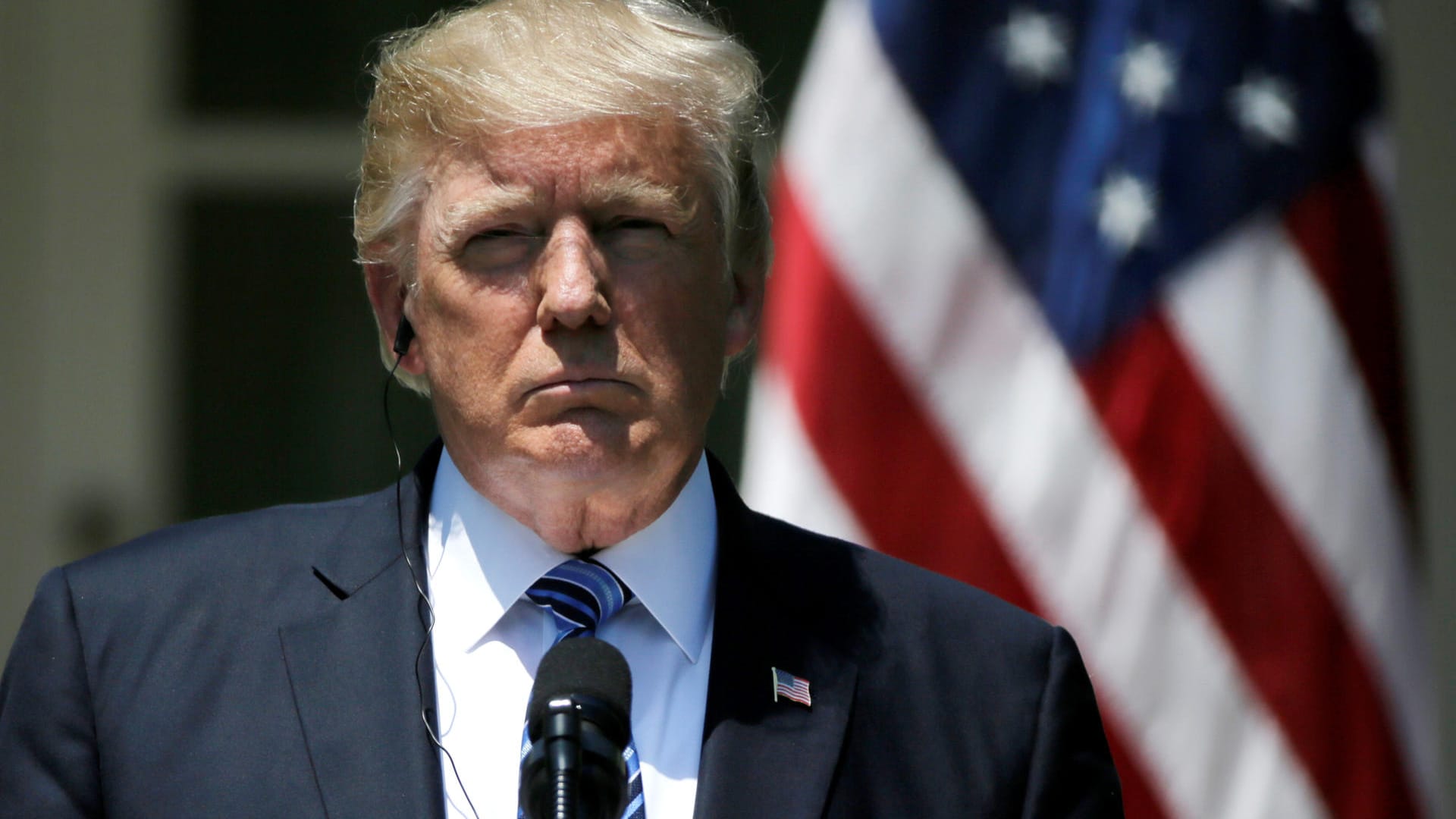 Eigentlich hatte US-Präsident Donald Trump im Wahlkampf versprochen mehr Jobs für Amerikaner zu schaffen. Nun benötigt die US-Wirtschaft Saison-Arbeitskräfte aus dem Ausland. Eigentlich hatte US-Präsident Donald Trump im Wahlkampf versprochen mehr Jobs für Amerikaner zu schaffen. Nun benötigt die US-Wirtschaft Saison-Arbeitskräfte aus dem Ausland.