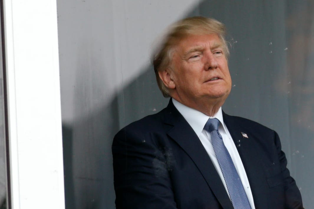 Donald Trump im Regen: Seine Pläne zur Abschaffung von Obamacare sind vorerst gescheitert.