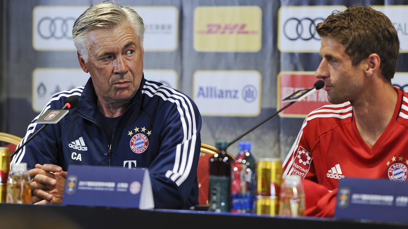 Ancelotti und Müller bei der Pressekonferenz.