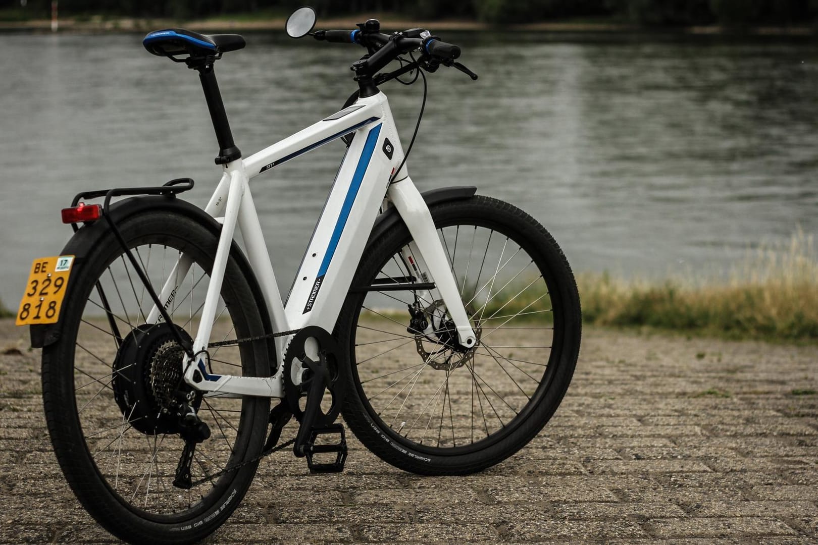 Kennzeichen und Rückspiegel sind bei S-Pedelecs, wie dem Stromer ST1 X Sport, Pflicht.