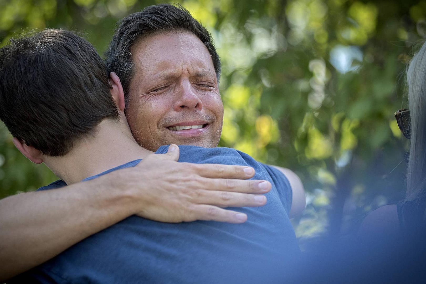 Nachdem seine Frau erschossen wurde, trauert Don Damond mit Familie und Freunden um Justine Damond.