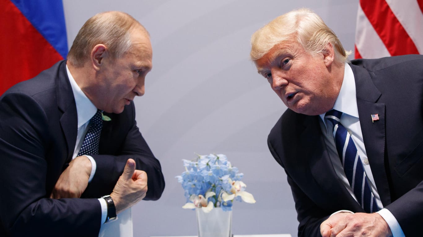 Beim G20-Gipfel in Hamburg trafen sich Wladimir Putin und Donald Trump zunächst bei einem zweistündigen, offiziellen Gespräch.
