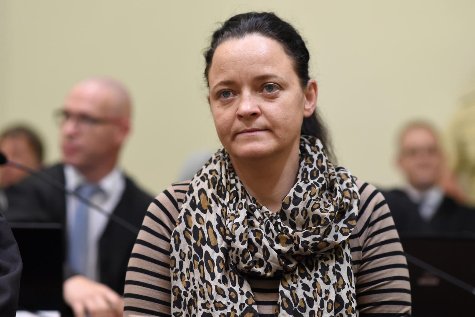 Der Hauptangeklagten Beate Zschäpe wird Mittäterschaft an sämtlichen Verbrechen der rechtsextremistischen Terrorzelle "Nationalsozialistischer Untergrund" vorgeworfen.