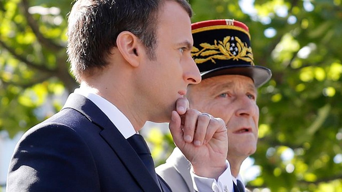 Zerstritten: Der französische Präsident Emmanuel Macron (l.