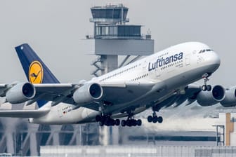 Ein Flugzeug der Lufthansa (Symbolbild).