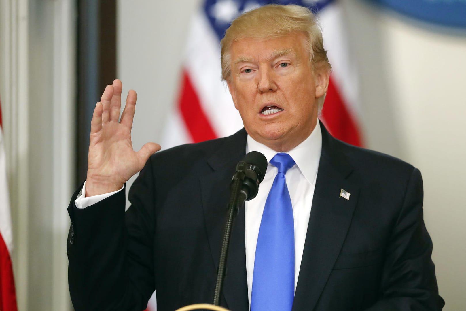 US-Präsident Donald Trump hält im Weißen Haus in Washington (USA) anlässlich des Treffens eines Beratergremiums eine Rede.