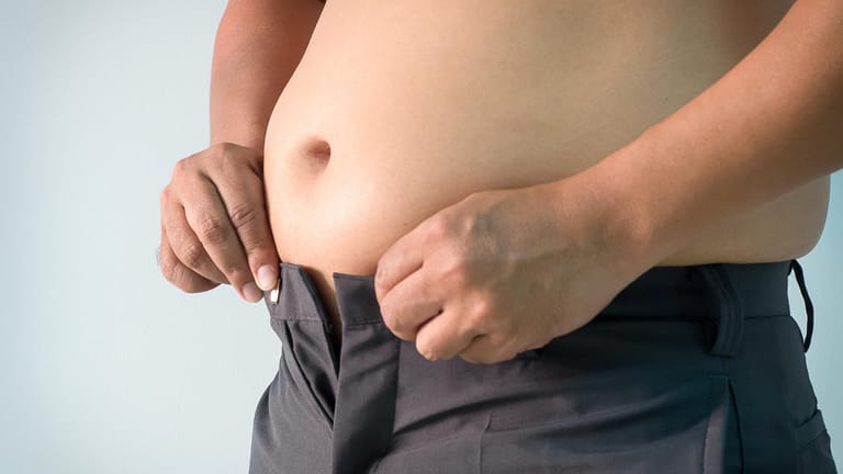 Forscher haben herausgefunden, dass Hausstaub Fettzellen zum Wachsen bringt.