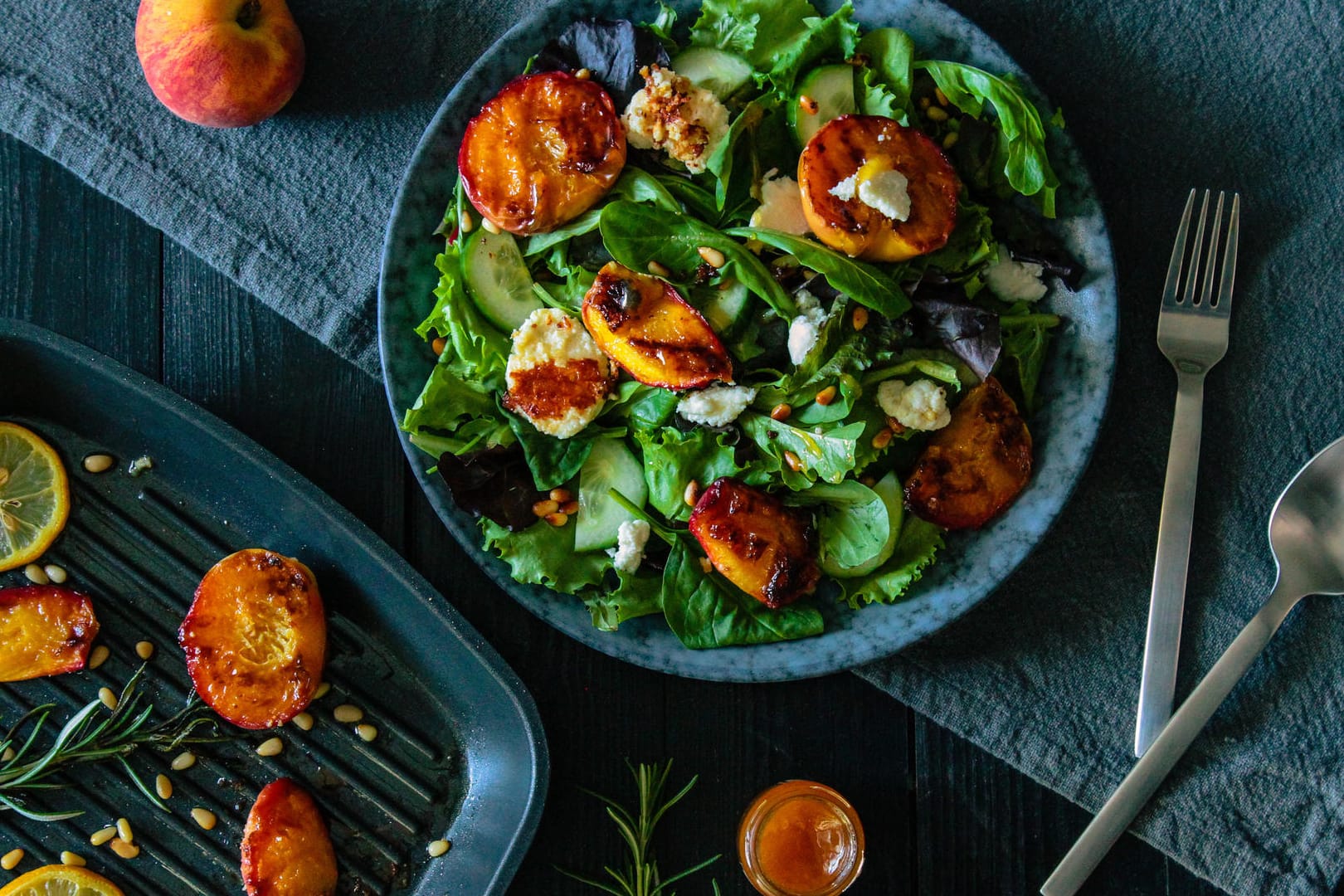 Gegrillte Pfirsiche mit Ziegenkäse und Honig