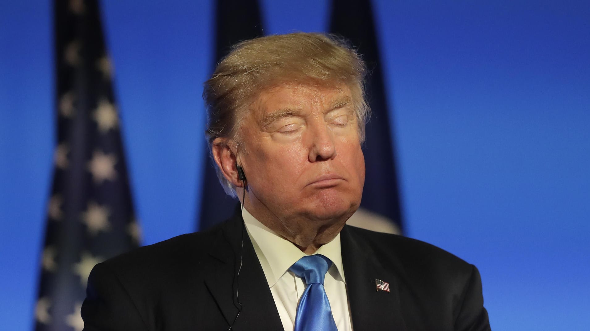 Am 13. Juli 2017 nahm Donald Trump bei seinem Besuch in Frankreich an einer Pressekonferenz teil. Am 13. Juli 2017 nahm Donald Trump bei seinem Besuch in Frankreich an einer Pressekonferenz teil.