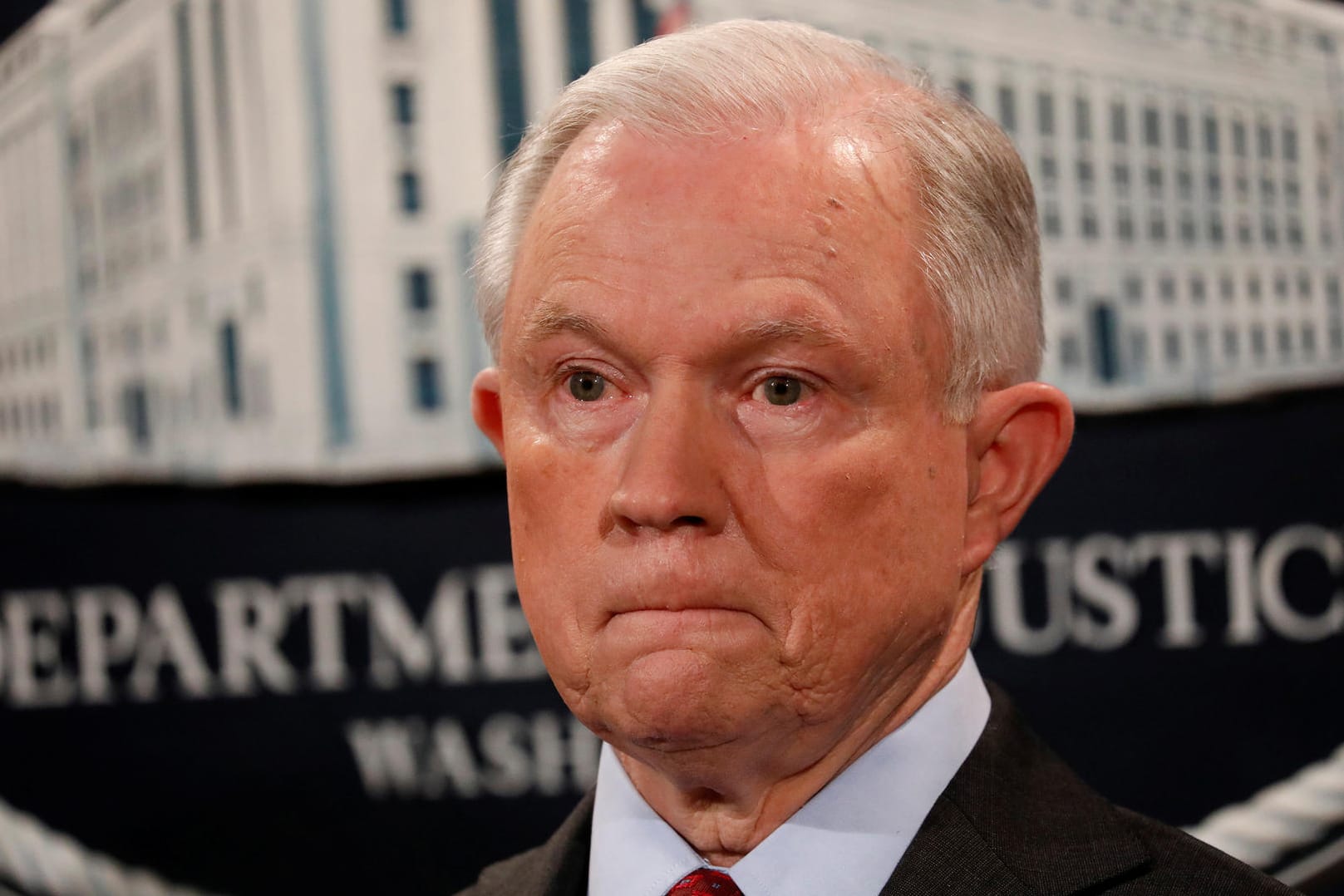 Nun gerät auch US-Justizminister Jeff Sessions in der Russland-Affäre unter Druck.