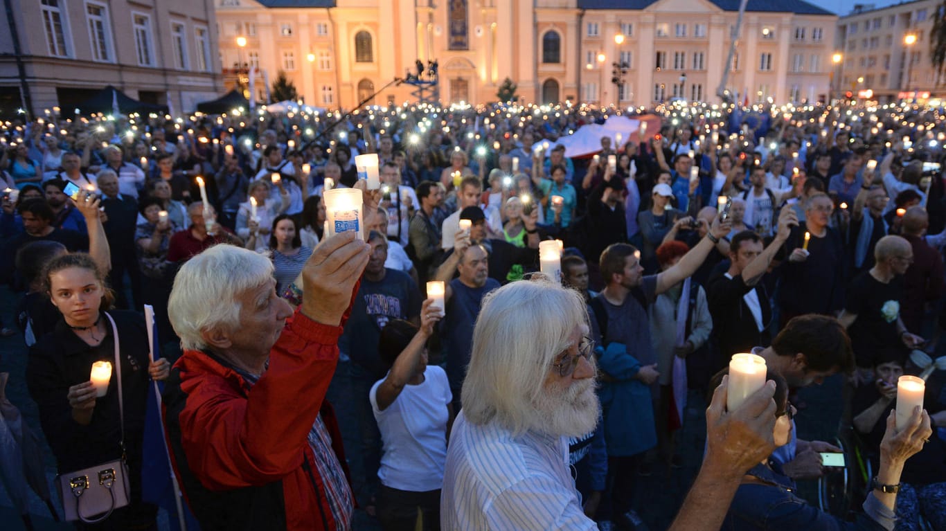Die Proteste in Warschau gegen die Justizreform gingen bis in die Nacht.