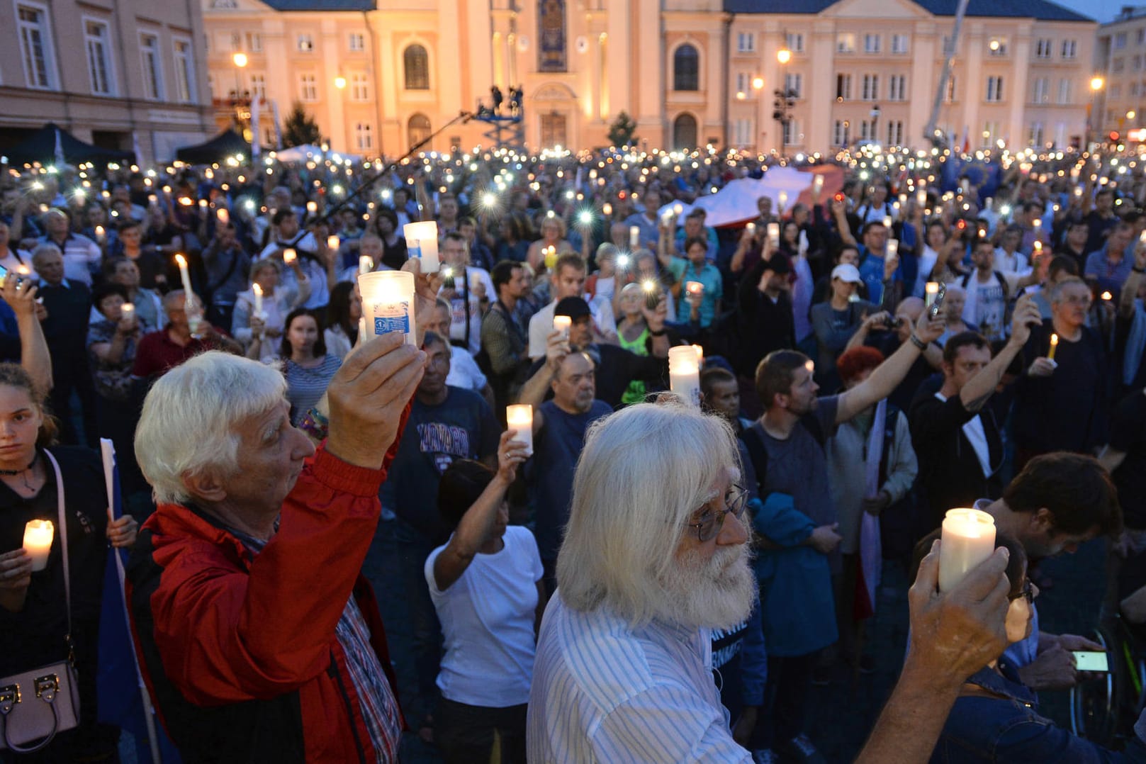 Die Proteste in Warschau gegen die Justizreform gingen bis in die Nacht.