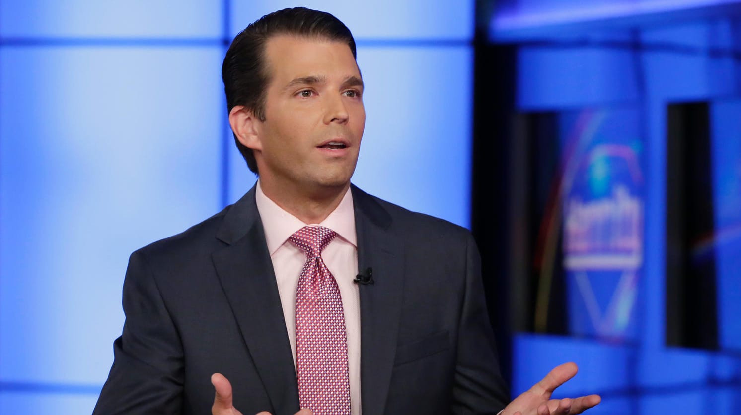 Donald Trump Jr. hat sich bereit erklärt, in der Russland-Affäre eine nichtöffentliche Aussage vor dem Justizausschuss des Senats zu machen. Donald Trump Jr. hat sich bereit erklärt, in der Russland-Affäre eine nichtöffentliche Aussage vor dem Justizausschuss des Senats zu machen.