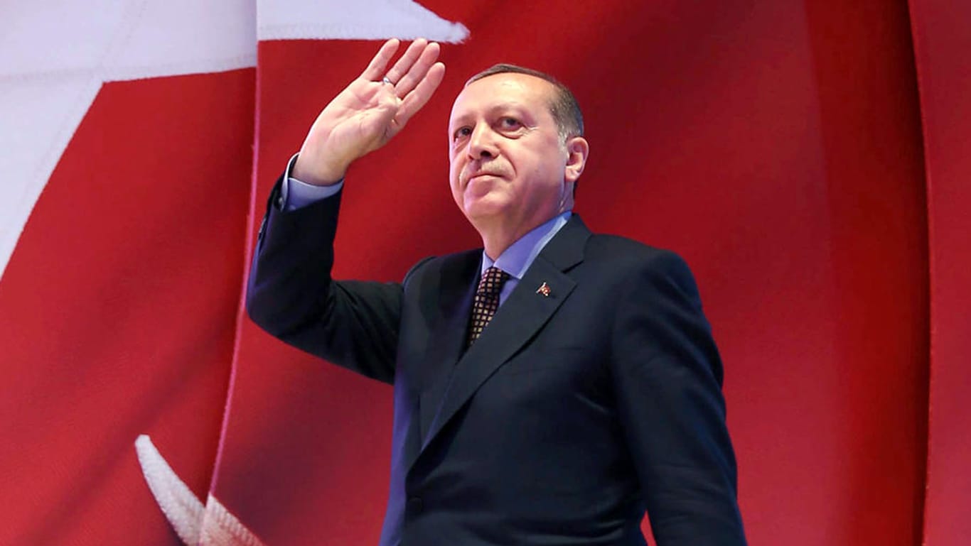 Der türkische Präsident Recep Tayyip Erdogan bei einer Kundgebung vor Anhängern in Istanbul.