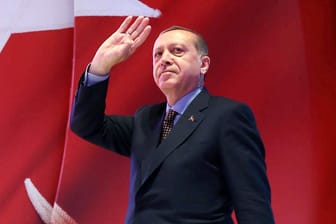 Der türkische Präsident Recep Tayyip Erdogan bei einer Kundgebung vor Anhängern in Istanbul.