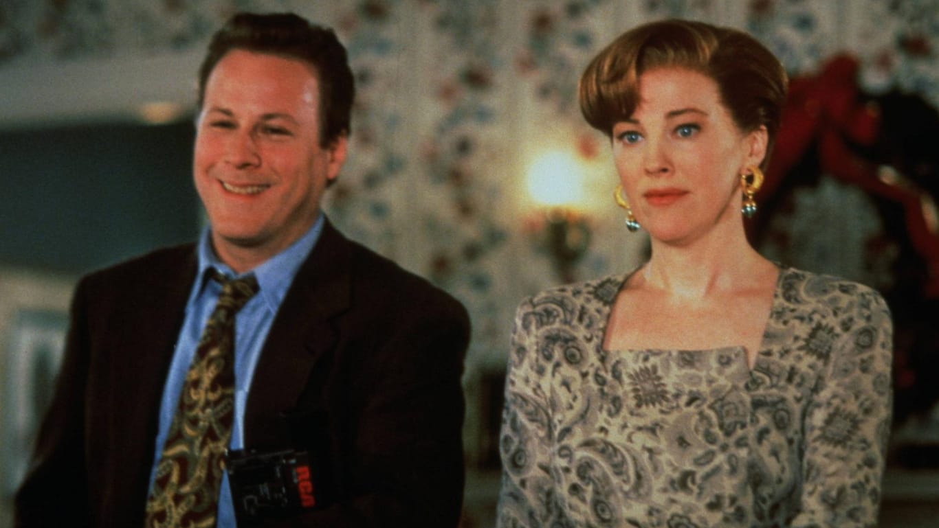 John Heard mit seiner Filmehefrau Catherine O'Hara in "Kevin allein in New York".