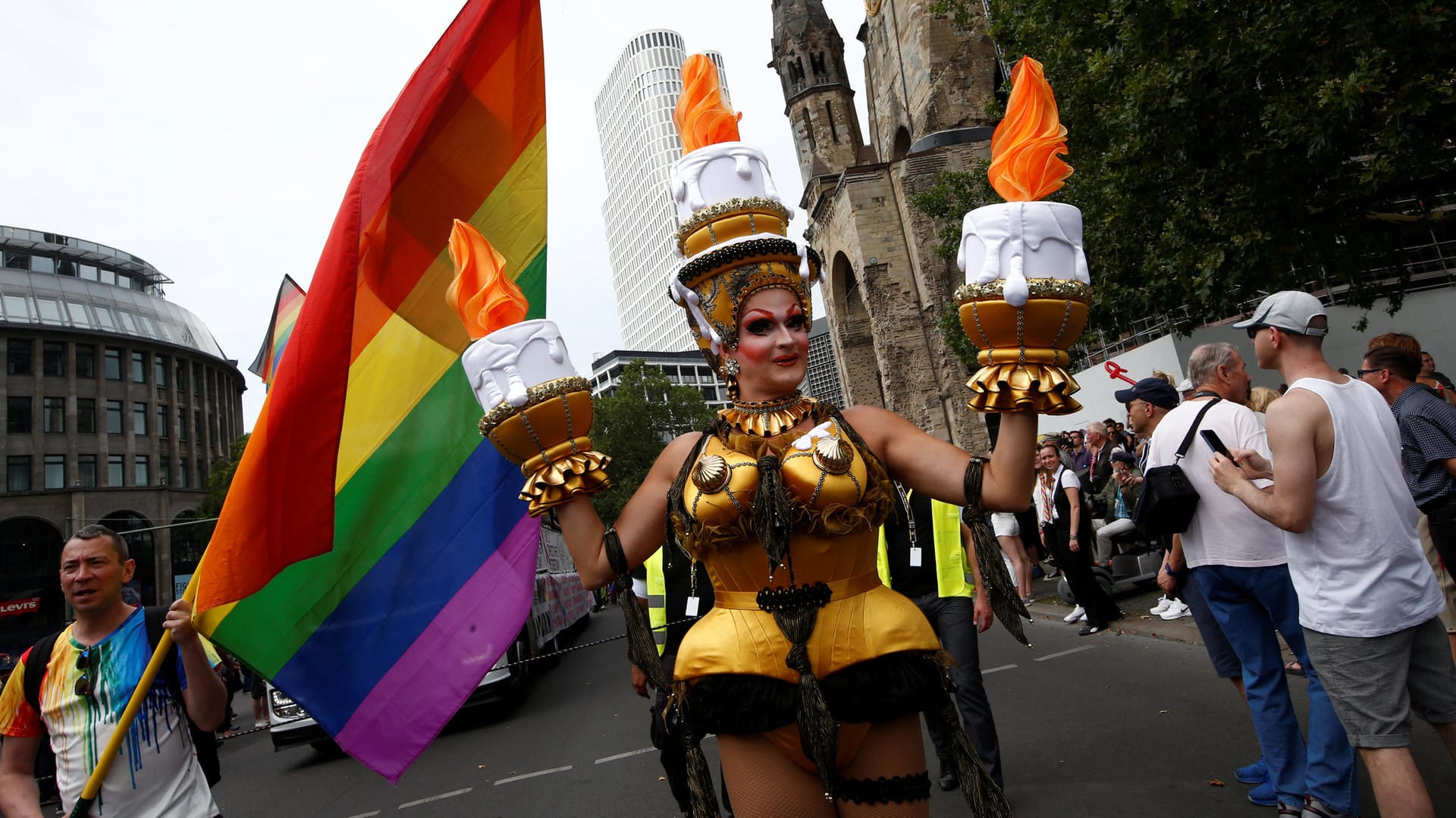 Tolle Kostüme bekommt man bei der CSD-Parade in Berlin zu sehen.