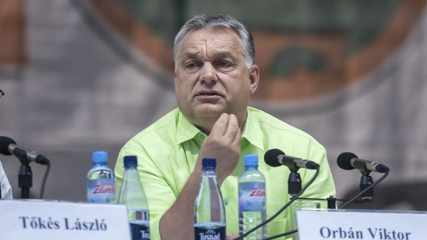 Ungarns Ministerpräsident Viktor Orban spricht in Baile Tusnad (Rumänien) bei einer Konferenz mit Studenten.
