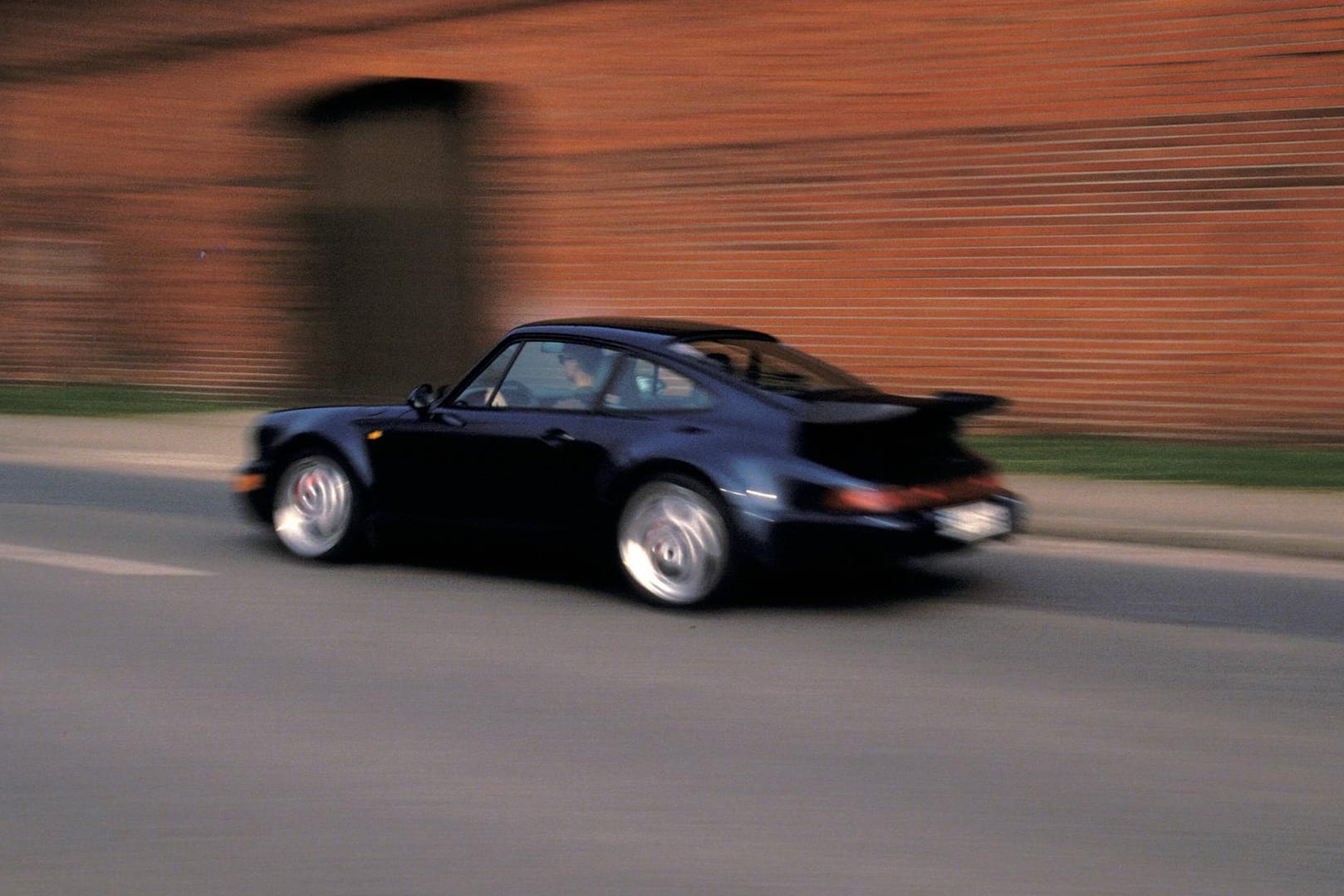 Bis zu 320 Sachen schafft ein Porsche. Nur ist das nicht auf jeder Autobahn erlaubt. (Symbolbild)
