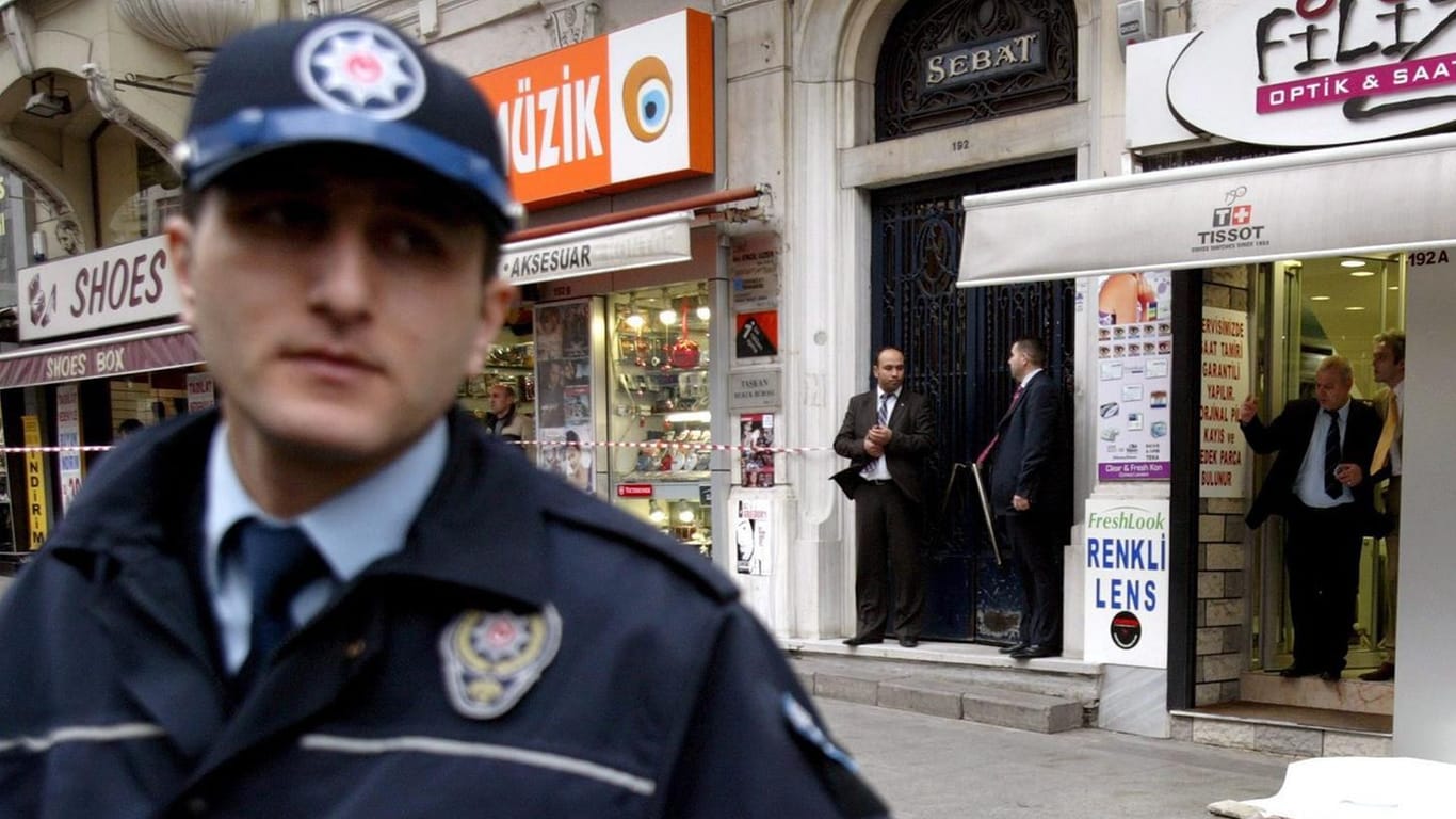 Ein türkischer Polizist in Istanbul. (Archivbild)