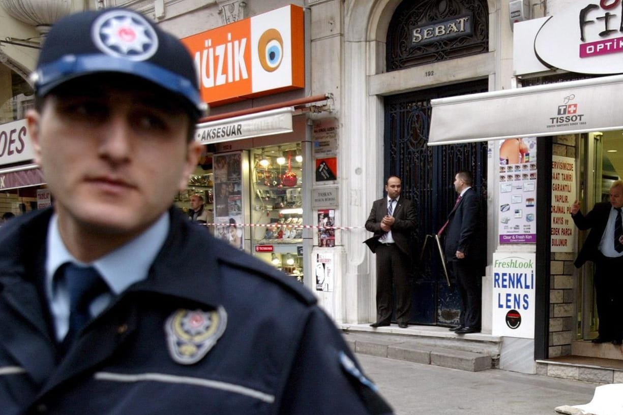 Ein türkischer Polizist in Istanbul. (Archivbild)