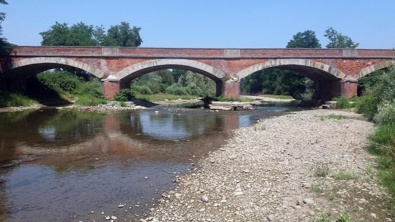 Der Fluss Po führt wegen der andauernden Hitze in Italien derzeit nur wenig Wasser.