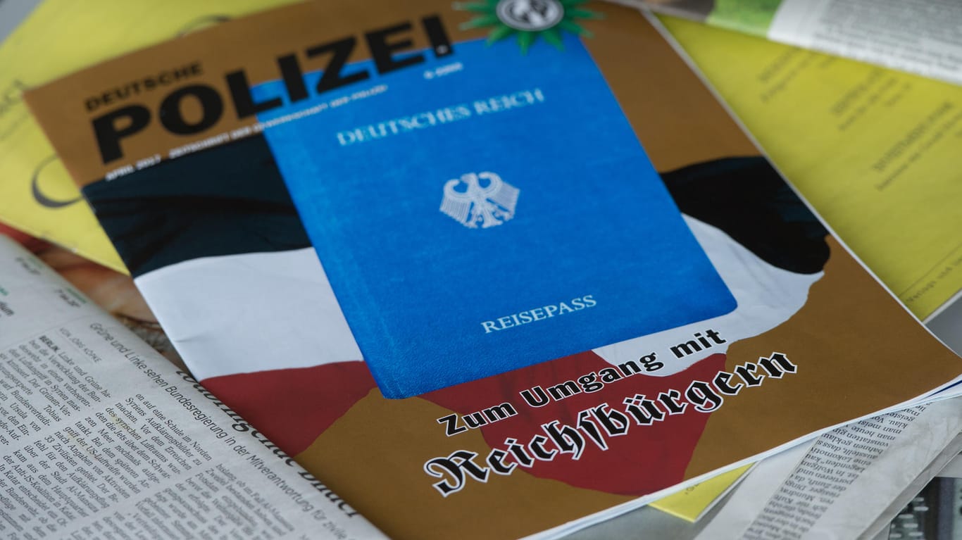 Verfassungsschutz meldet 12 800 Reichsbürger bundesweit und die Szene wächst weiter.