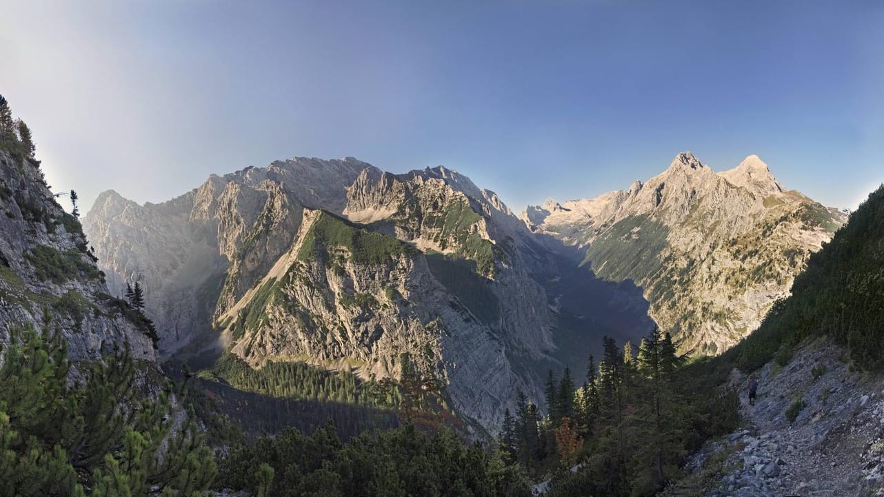 Das Reintal mit Blick zum Zugspitzmassiv und zur Alpspitze.