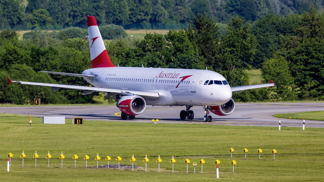Ein Flugzeug der Austrian Airlines (Symbolbild): Bei einer Boeing 777 der Fluggesellschaft waren viele Toiletten defekt.