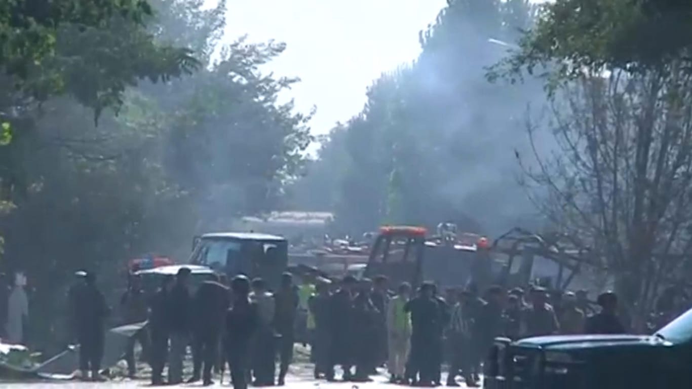 Rauch steigt auf am Ort des Anschlags in der afghanischen Hauptstadt Kabul.